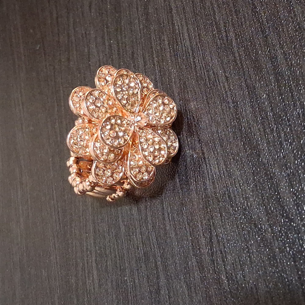 Elegant Rose Gold Flower Ring